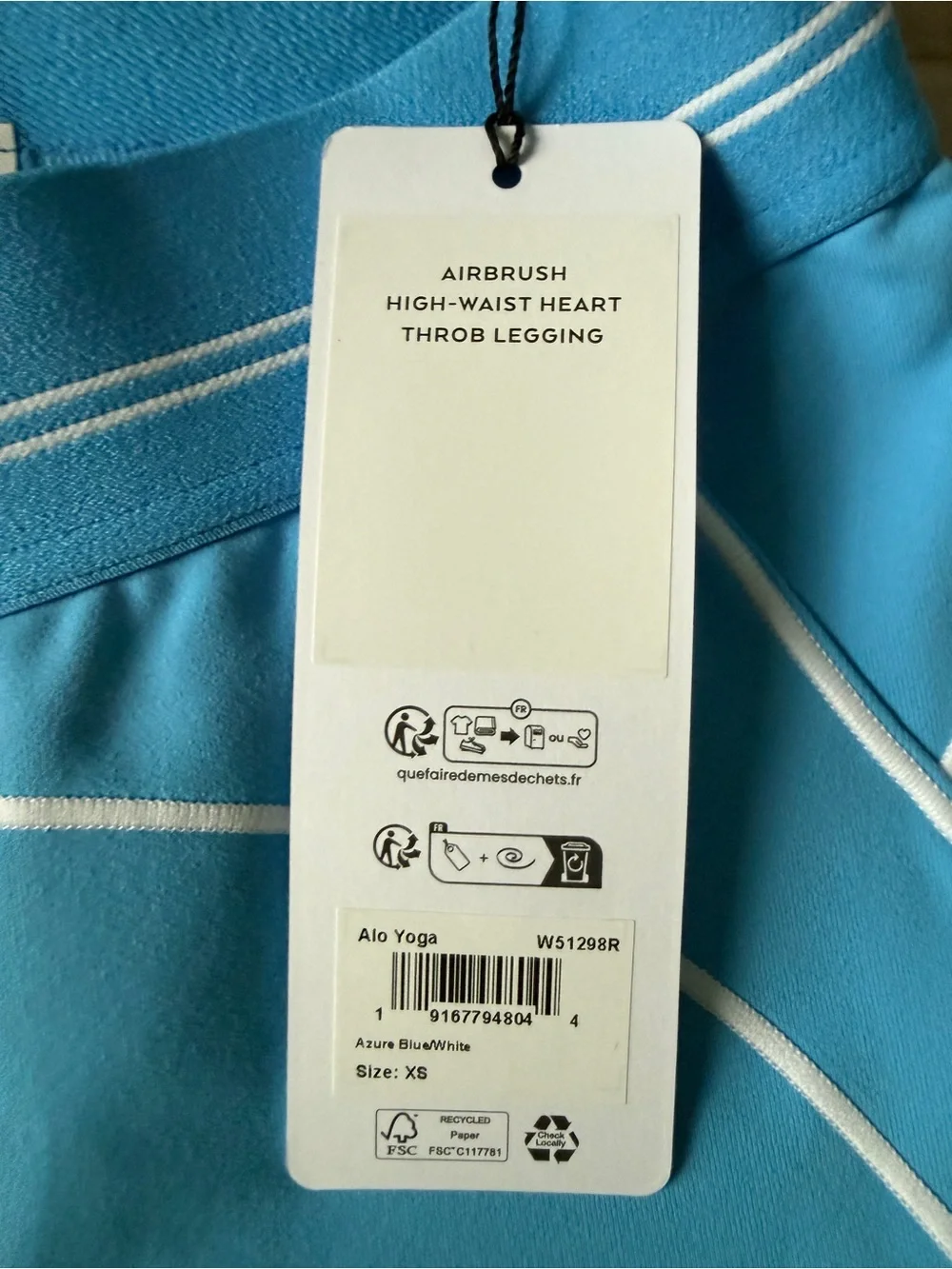 Alo Yoga Airbrush High-Waist Heart Throb Leggings in Azure Blue/White, size XS.